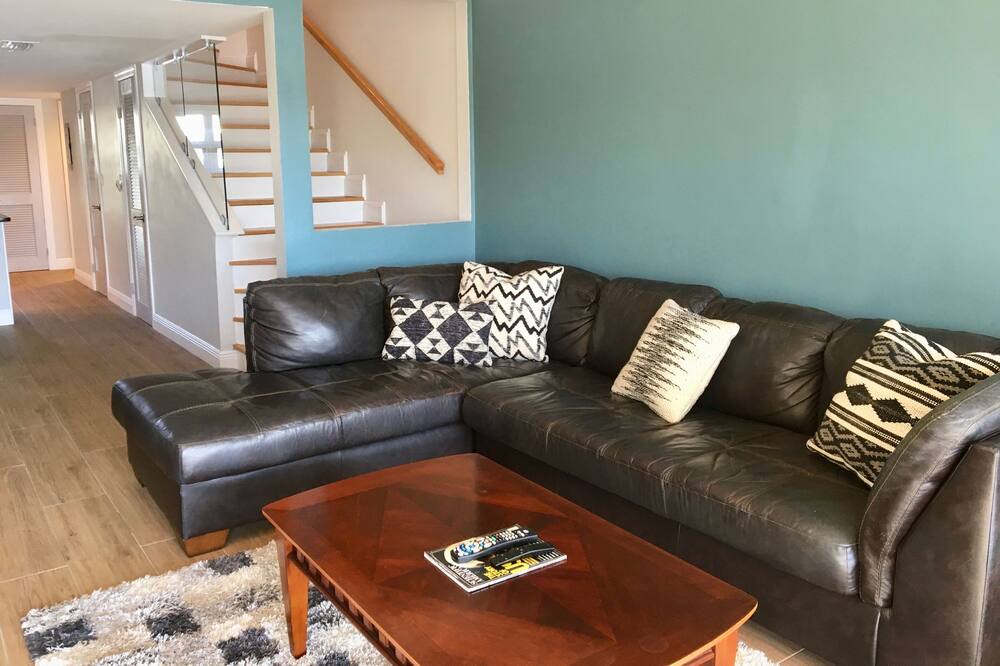 Photo of Livingroom in Bahamia West