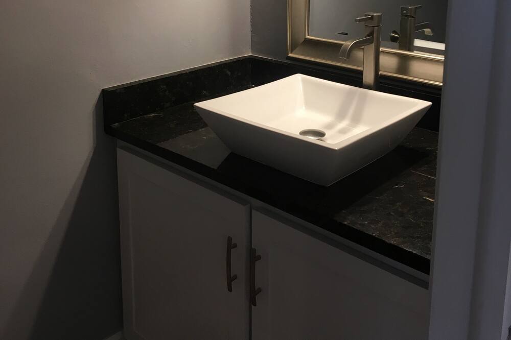 Photo of Bathroom in Bahamia West
