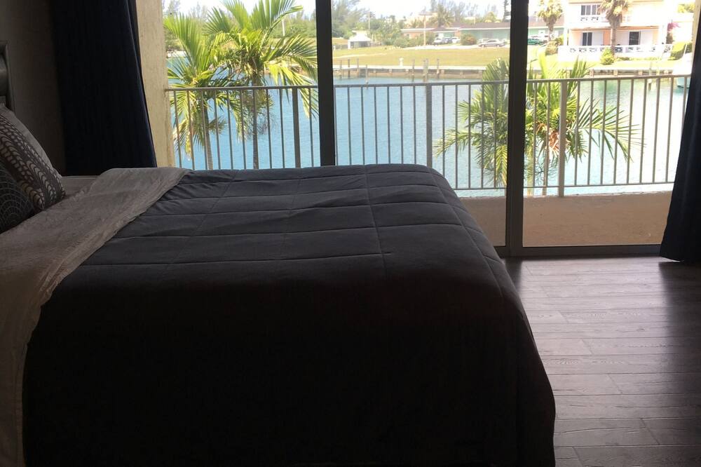 Photo of Bedroom in Bahamia West