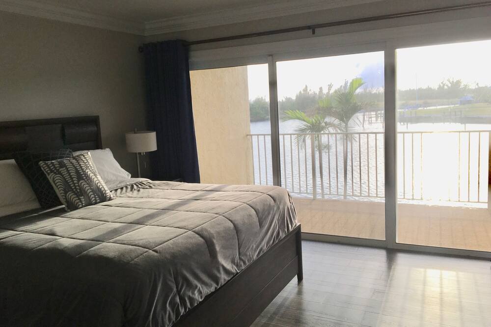Photo of Bedroom in Bahamia West