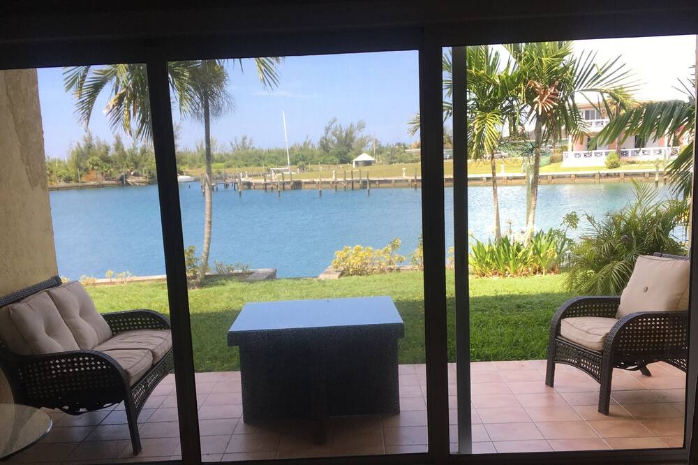 Photo of Livingroom in Bahamia West