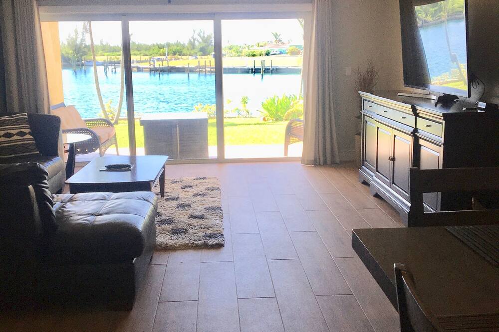 Photo of Livingroom in Bahamia West