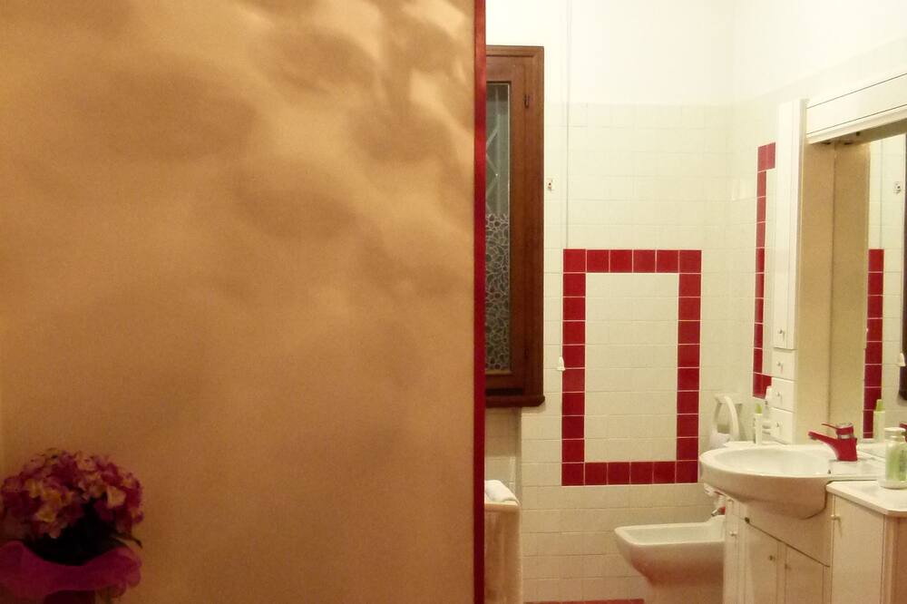 Photo of Bathroom in Valnogaredo