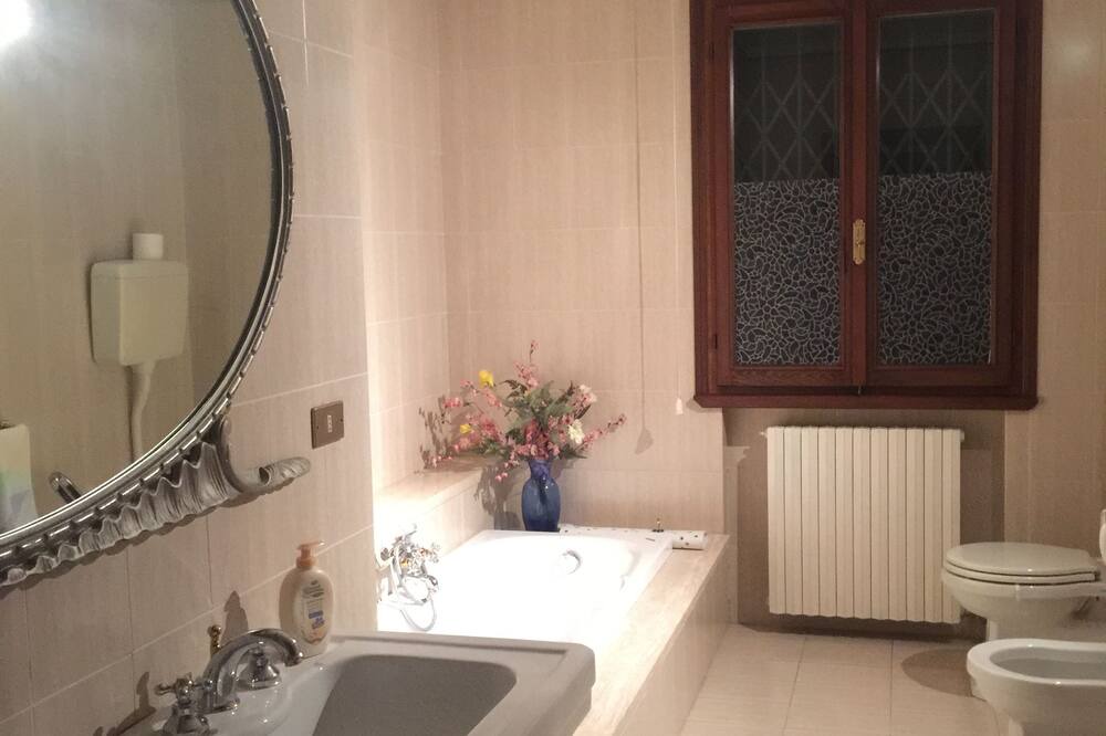 Photo of Bathroom in Valnogaredo