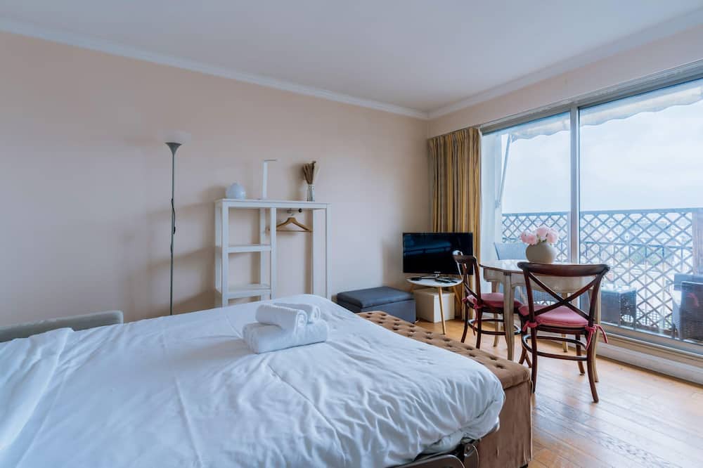 Photo of Bedroom in Villa Montmorency