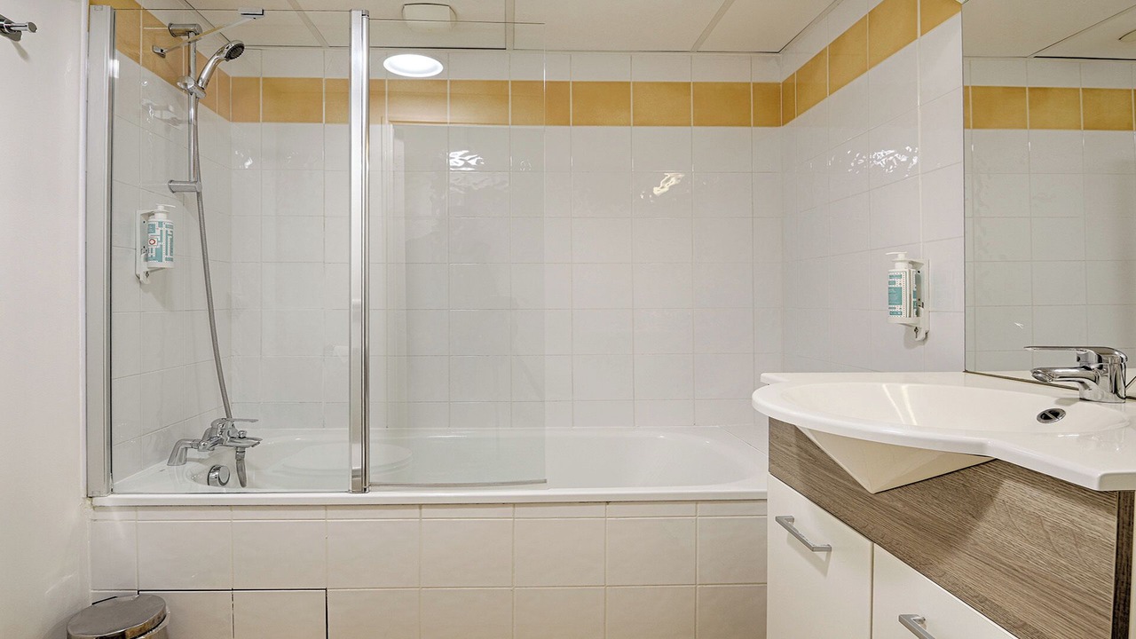 Photo of Bathroom in Le Port sous la Lune