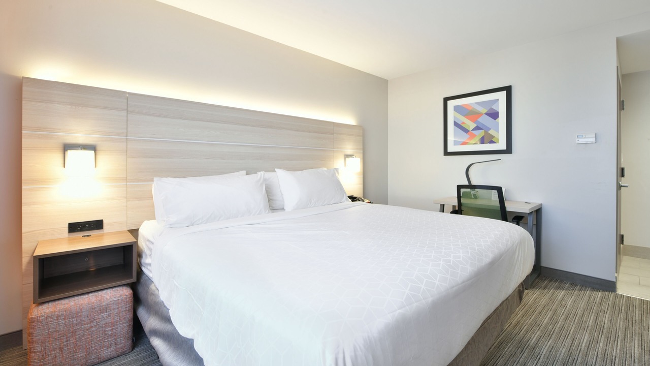 Photo of Bedroom in Travis - Chelsea