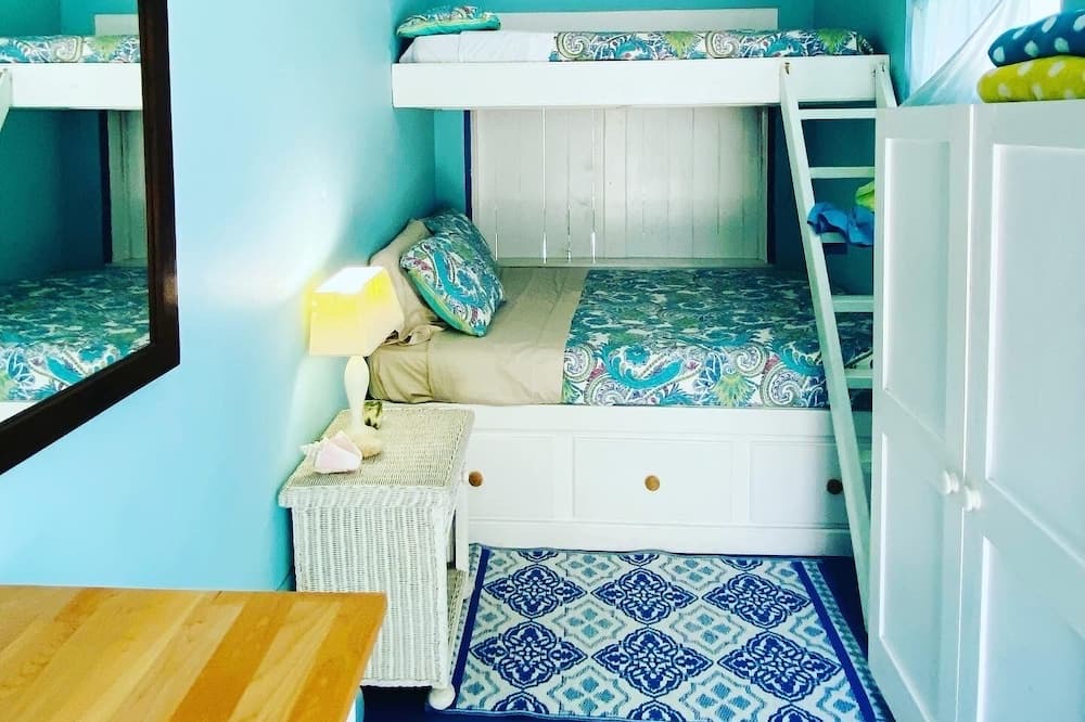 Photo of Bedroom in Spanish Wells