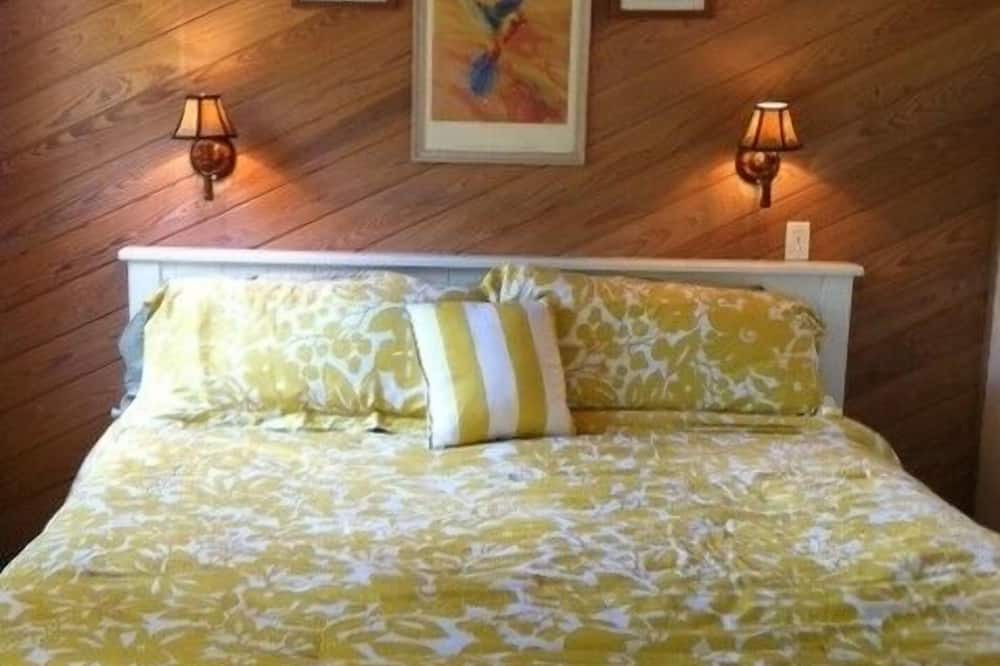 Photo of Bedroom in Spanish Wells