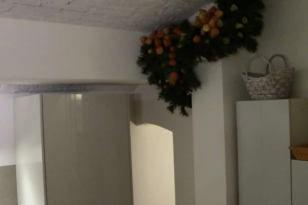 Photo of Others in Est