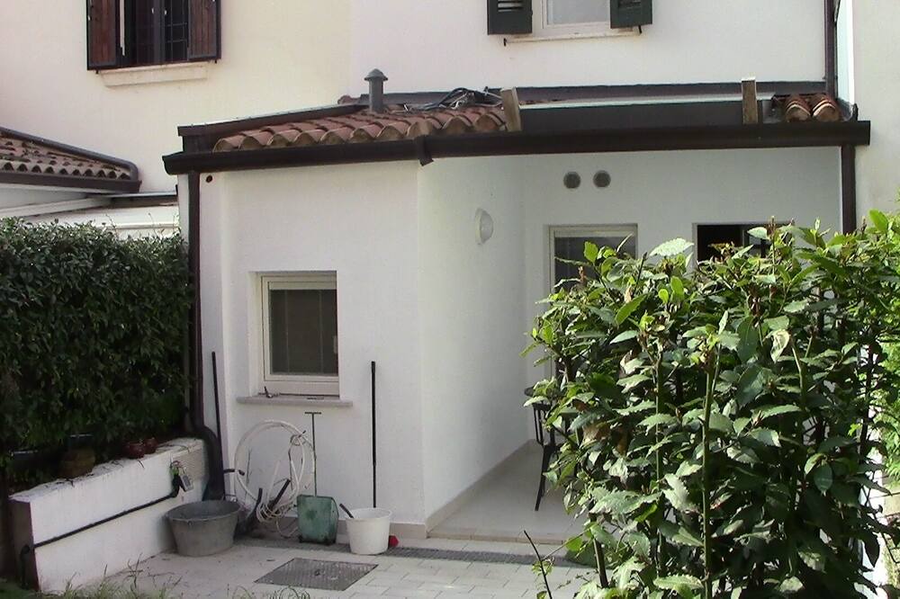 Photo of Outdoor in Est