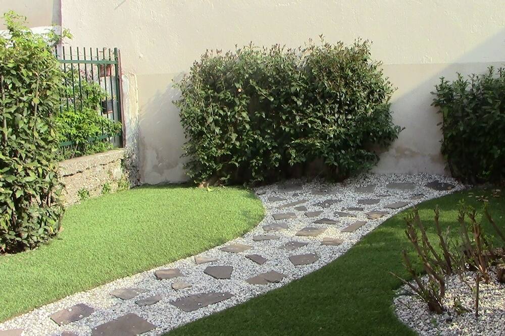 Photo of Outdoor in Est