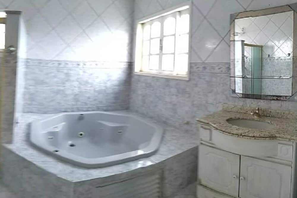 Photo of Bathroom in Tamoios