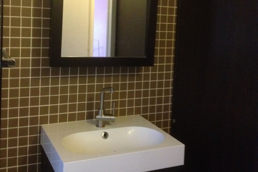 Photo of Bathroom in Petit-Ivry