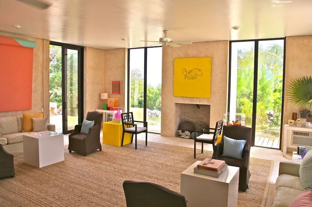 Photo of Livingroom in Savannah Sound