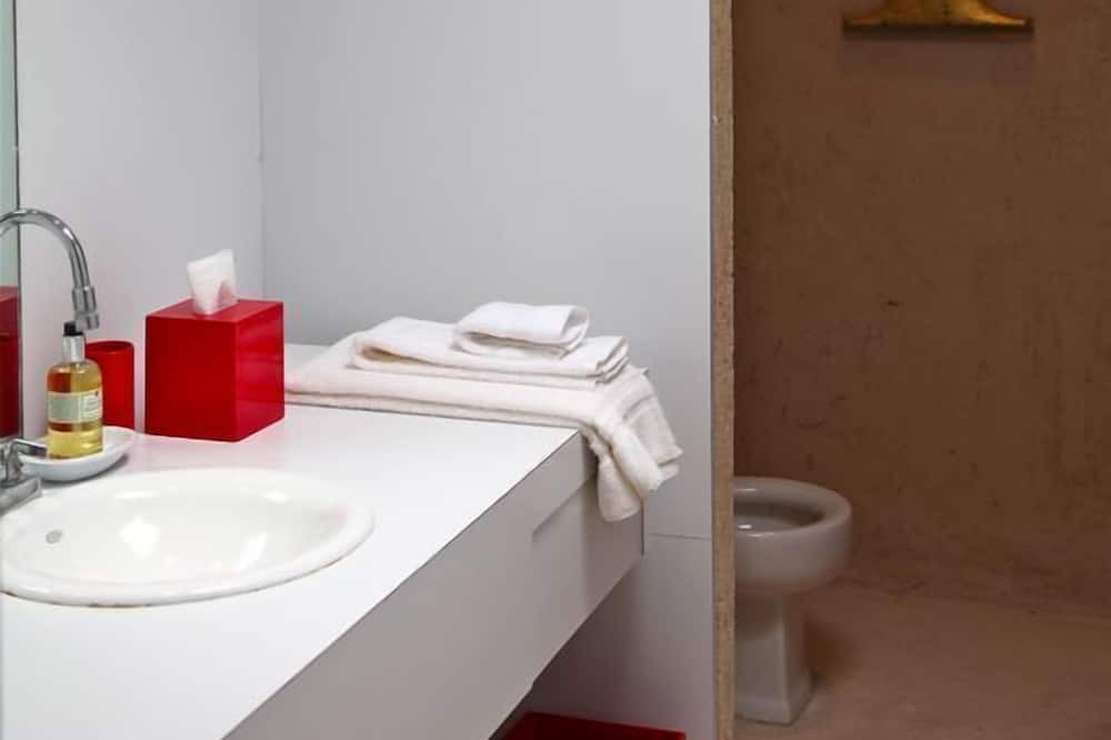 Photo of Bathroom in Savannah Sound