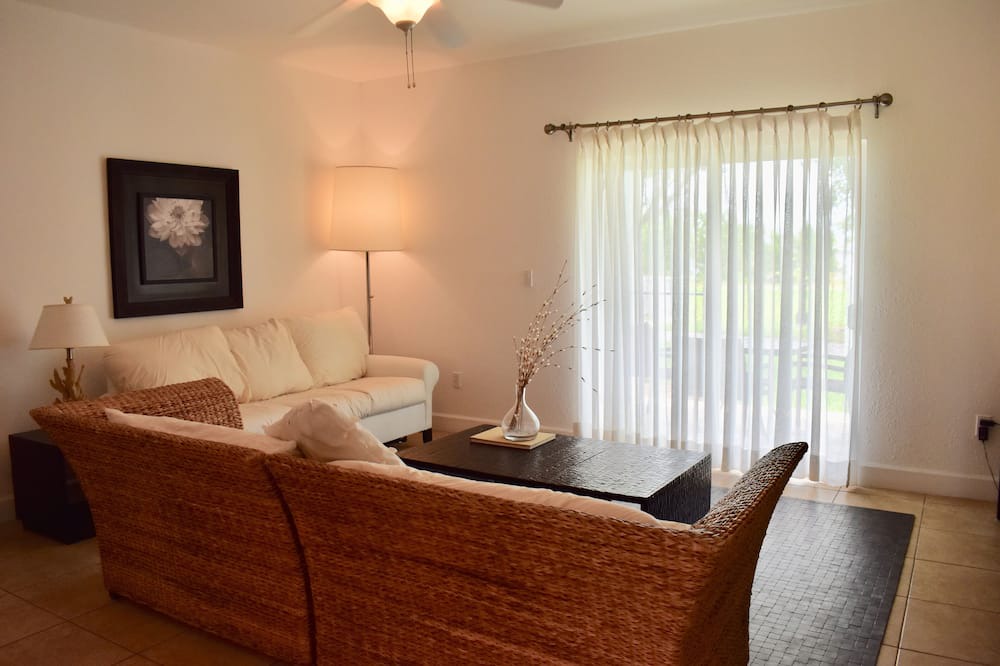 Photo of Livingroom in Alice Town