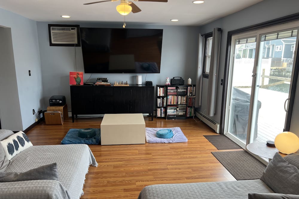 Photo of Livingroom in Broad Channel