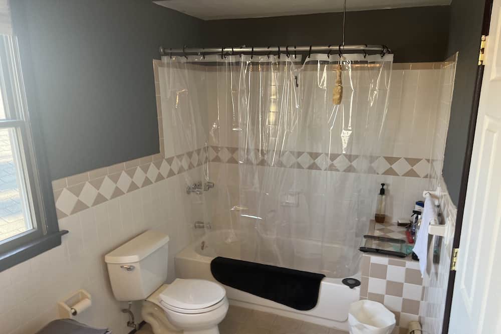 Photo of Bathroom in Broad Channel