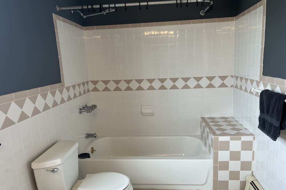 Photo of Bathroom in Broad Channel