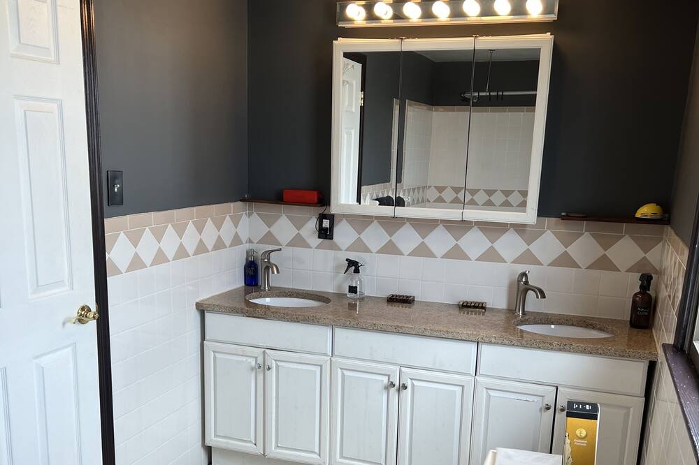 Photo of Bathroom in Broad Channel