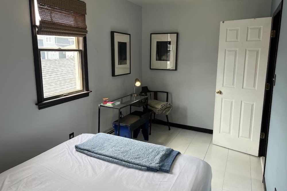 Photo of Bedroom in Broad Channel