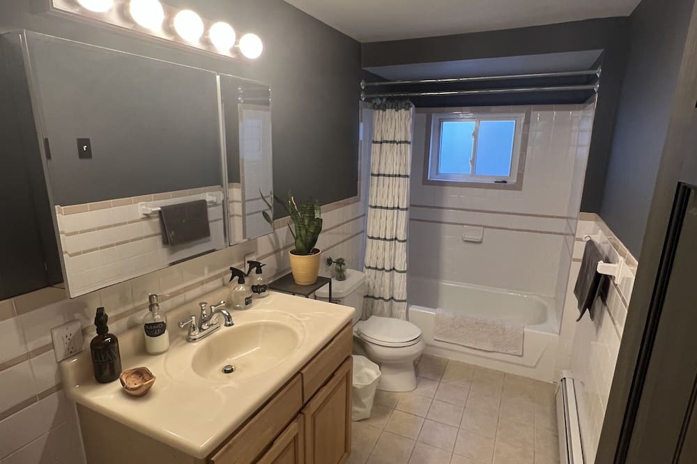 Photo of Bathroom in Broad Channel