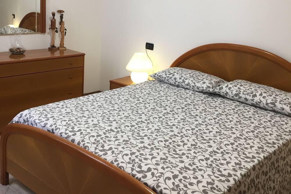 Photo of Bedroom in Toscolano Maderno