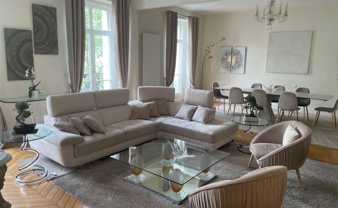 Photo of Livingroom in Champs-Elysees