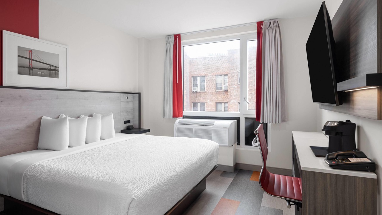 Photo of Bedroom in Midwood
