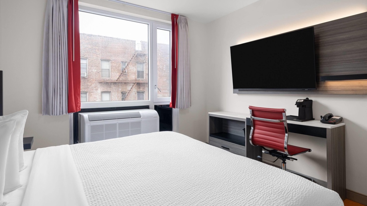 Photo of Bedroom in Midwood