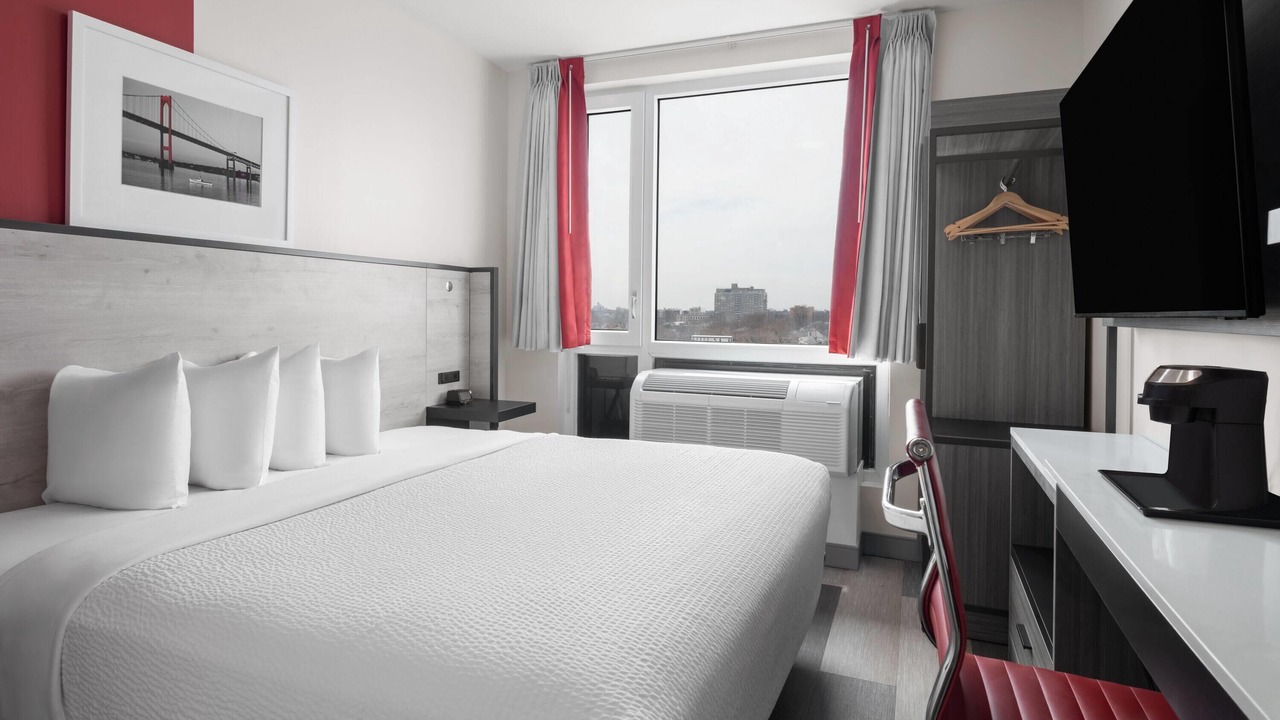 Photo of Bedroom in Midwood