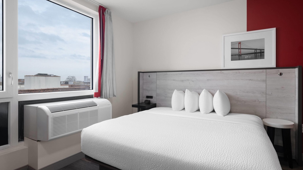 Photo of Bedroom in Midwood