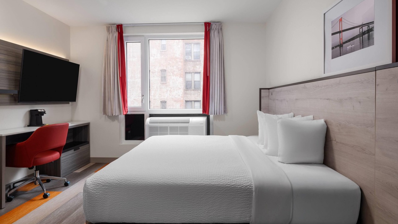 Photo of Bedroom in Midwood