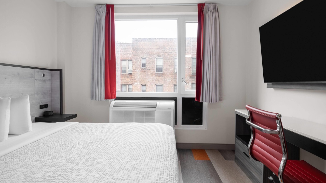 Photo of Bedroom in Midwood