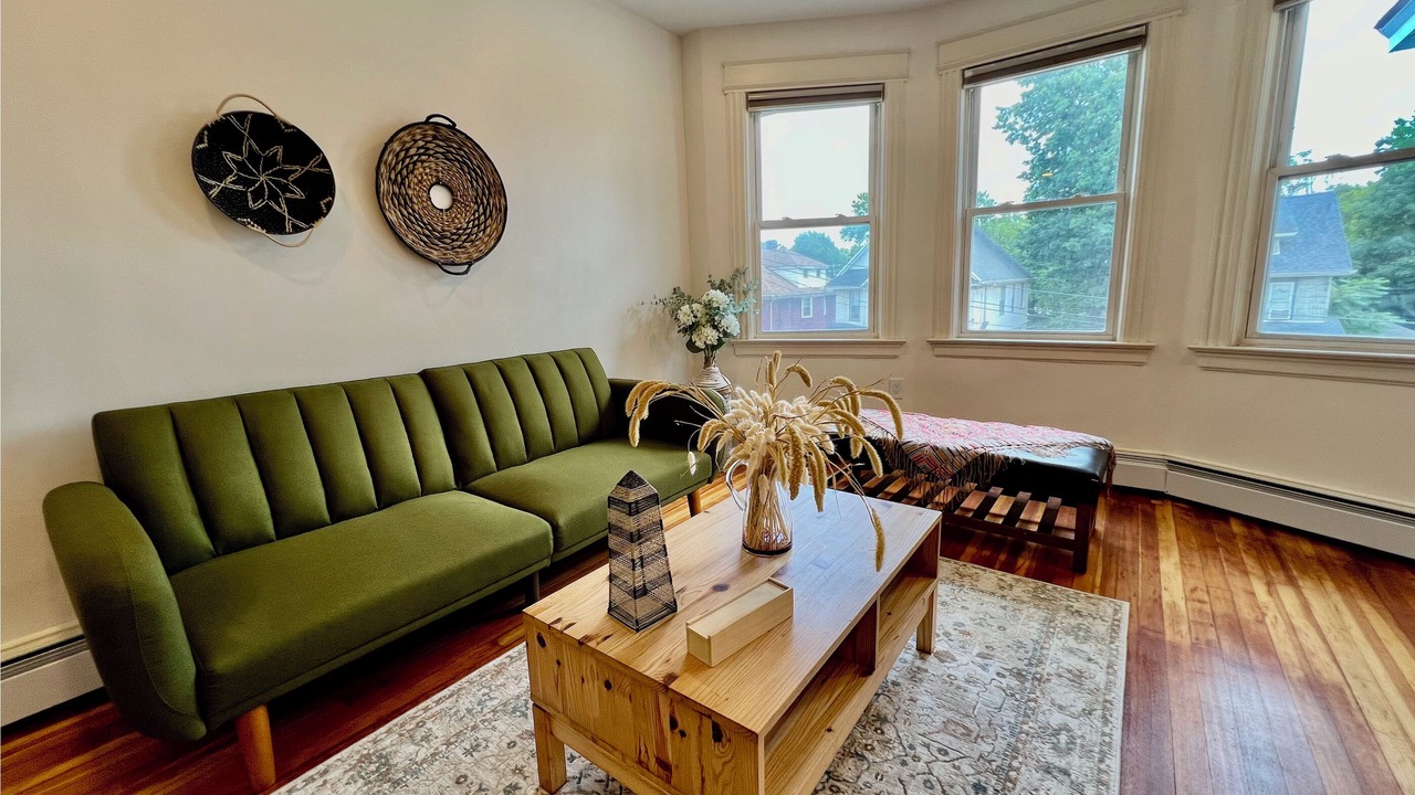 Photo of Livingroom in Castleton Corners