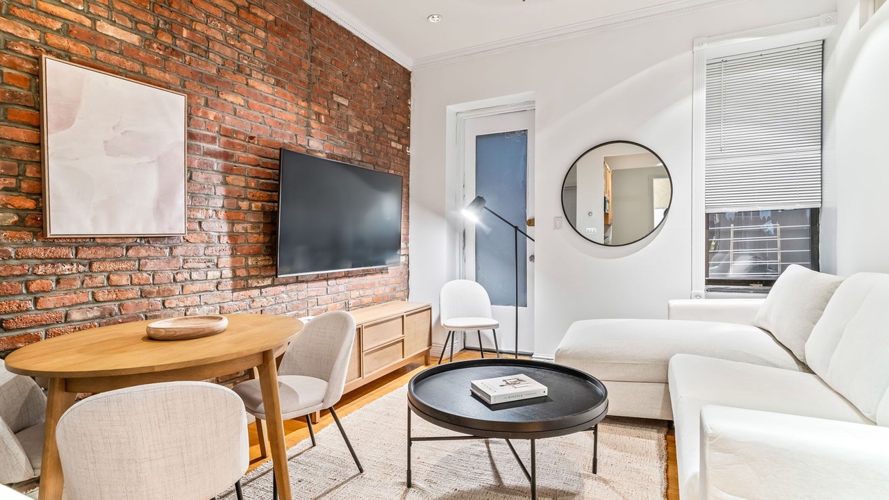 Photo of Livingroom in Peter Cooper Village