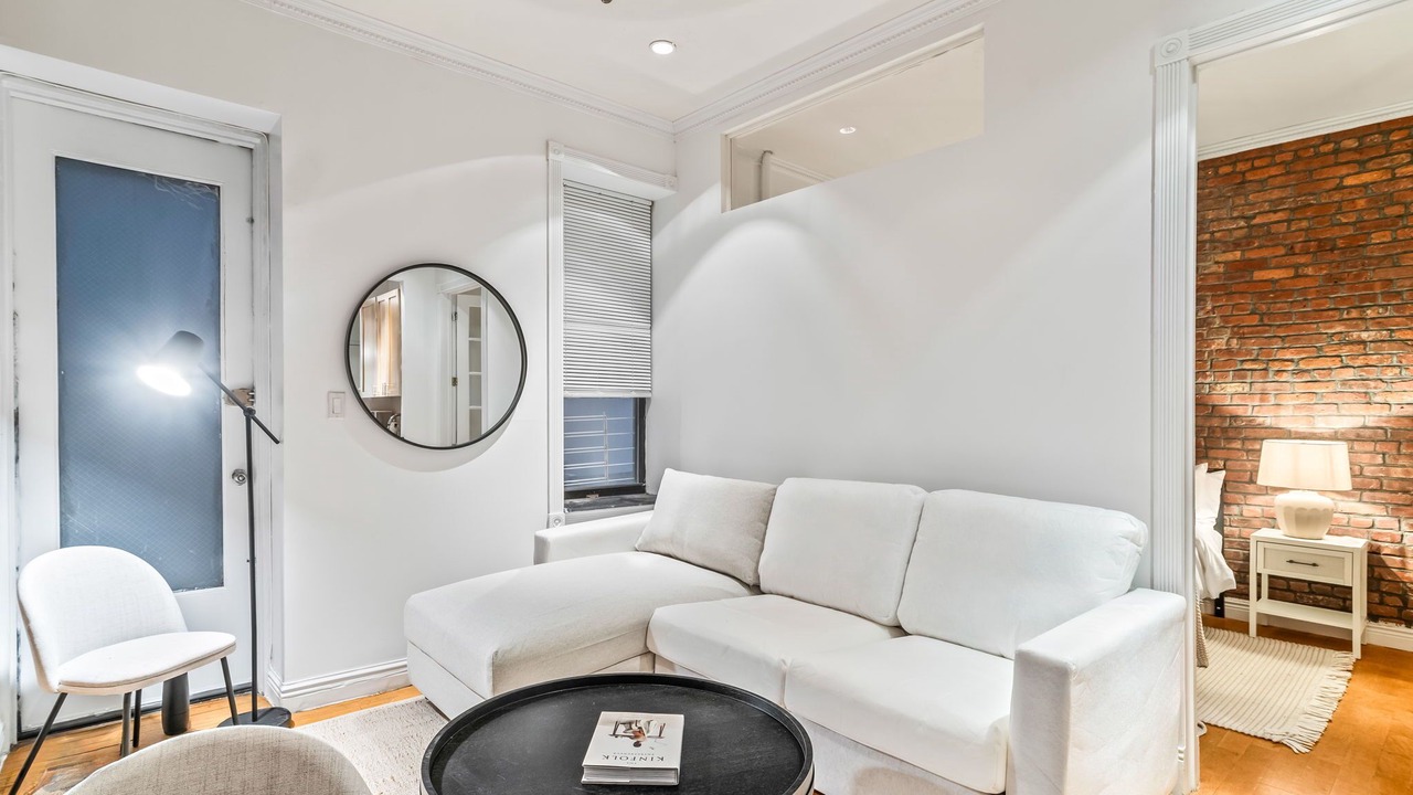 Photo of Livingroom in Peter Cooper Village