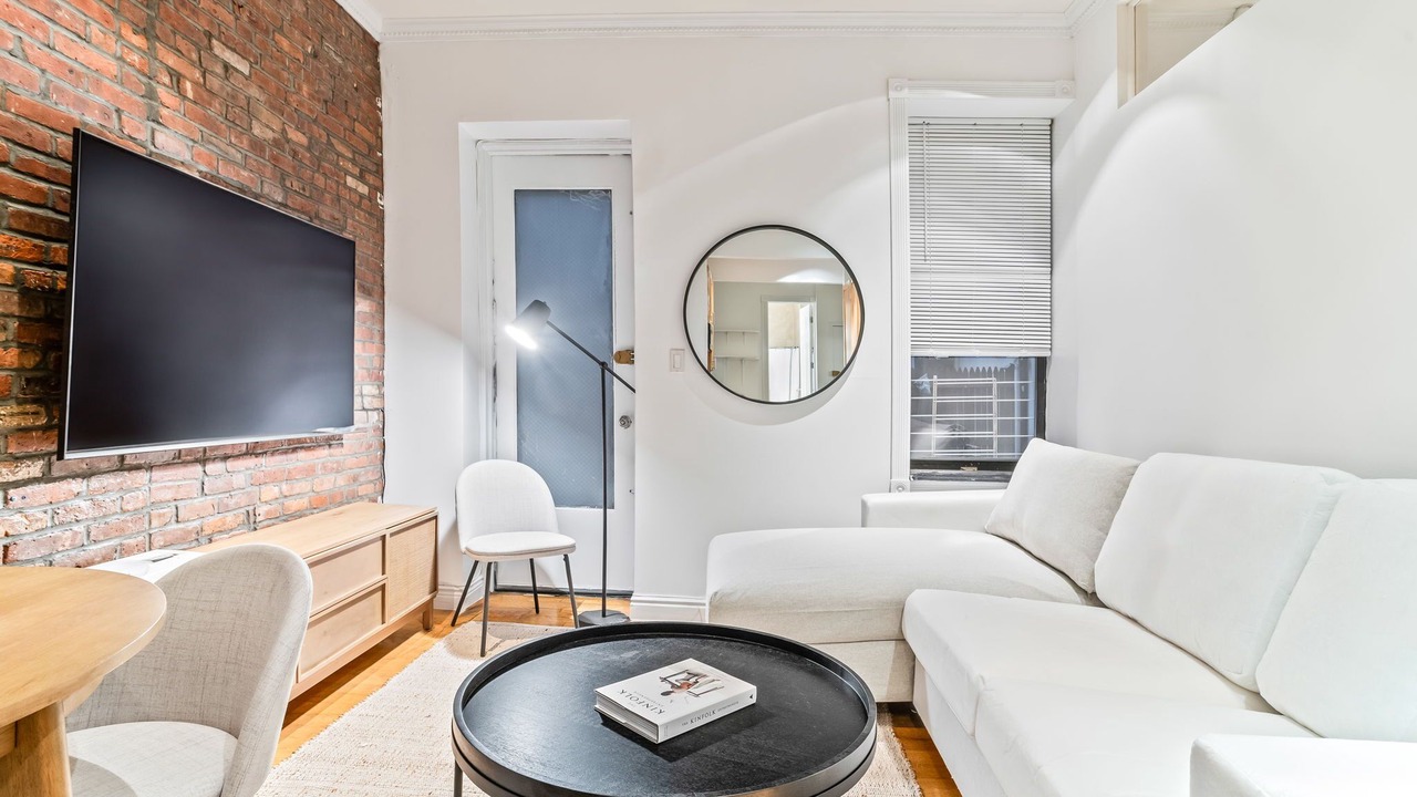 Photo of Livingroom in Peter Cooper Village