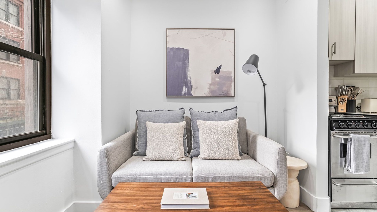 Photo of Livingroom in Tudor City