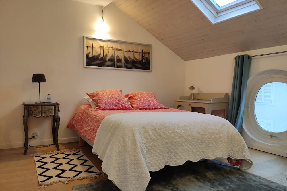 Photo of Bedroom in Suresnes