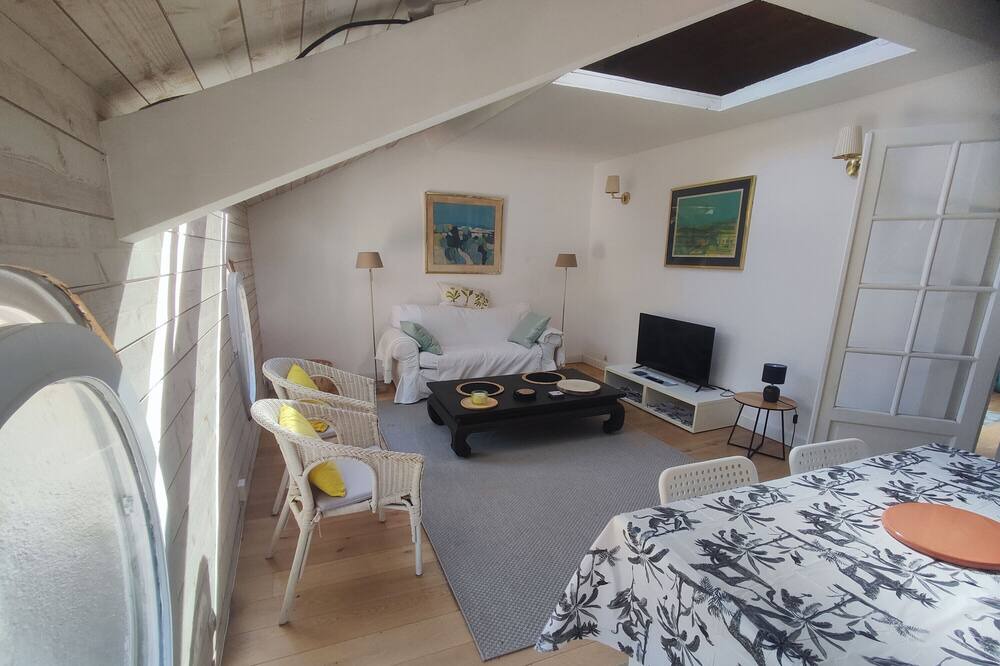 Photo of Bedroom in Suresnes