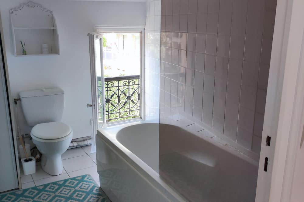Photo of Bathroom in Suresnes
