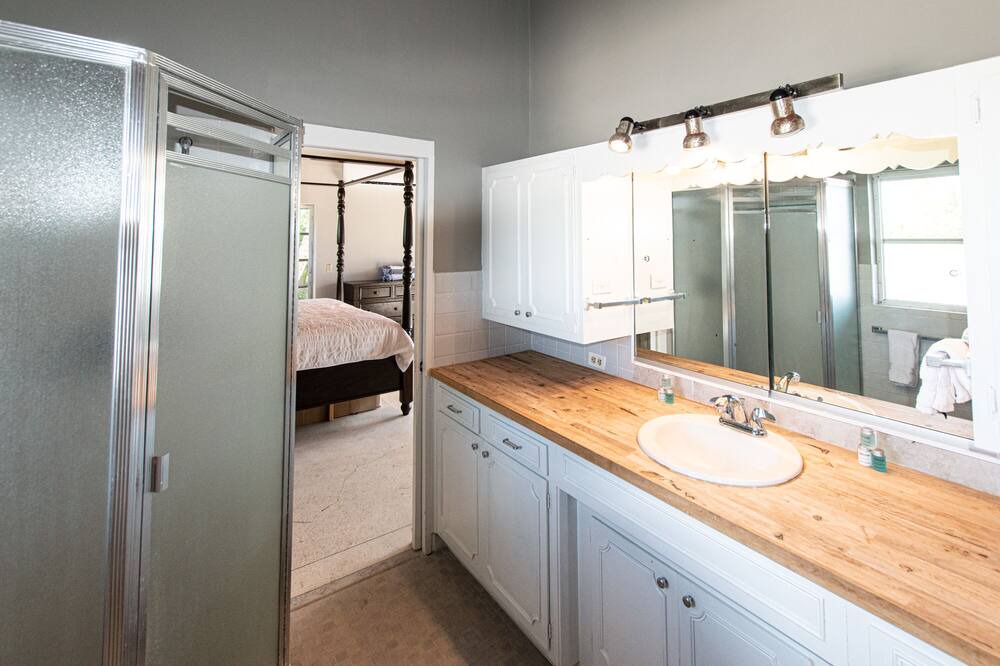 Photo of Bathroom in Great Exuma