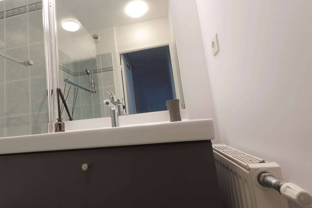Photo of Bathroom in Cachan