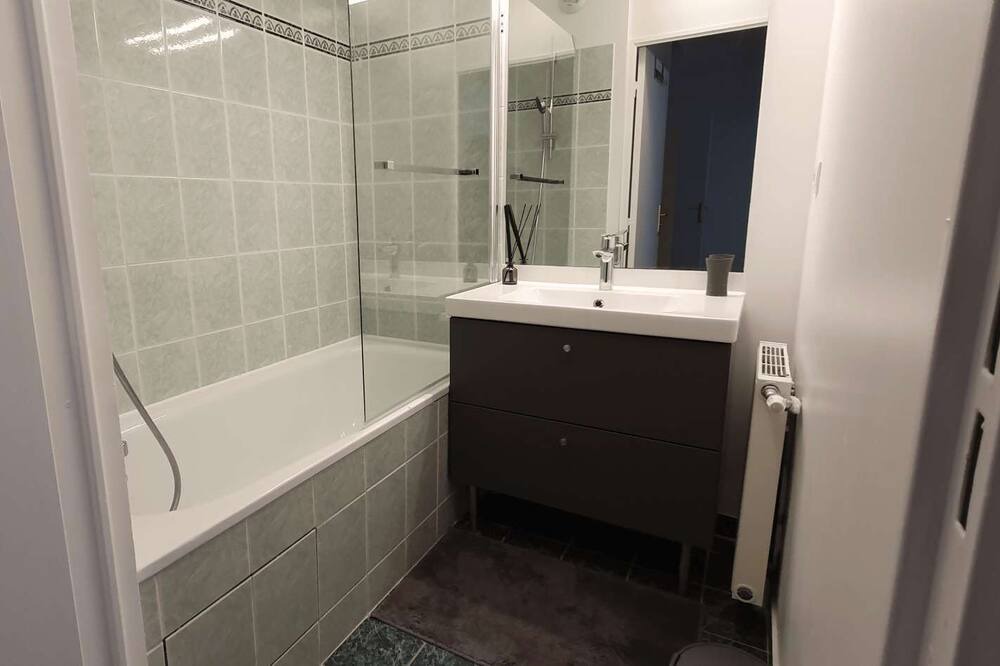 Photo of Bathroom in Cachan