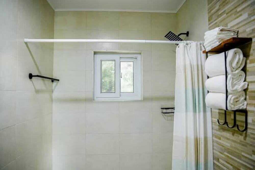 Photo of Bathroom in Tar Bay
