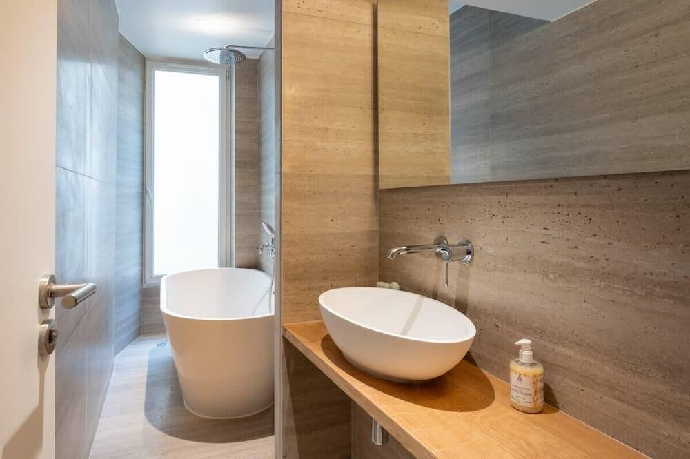Photo of Bathroom in Quartier de la Goutte-d'Or