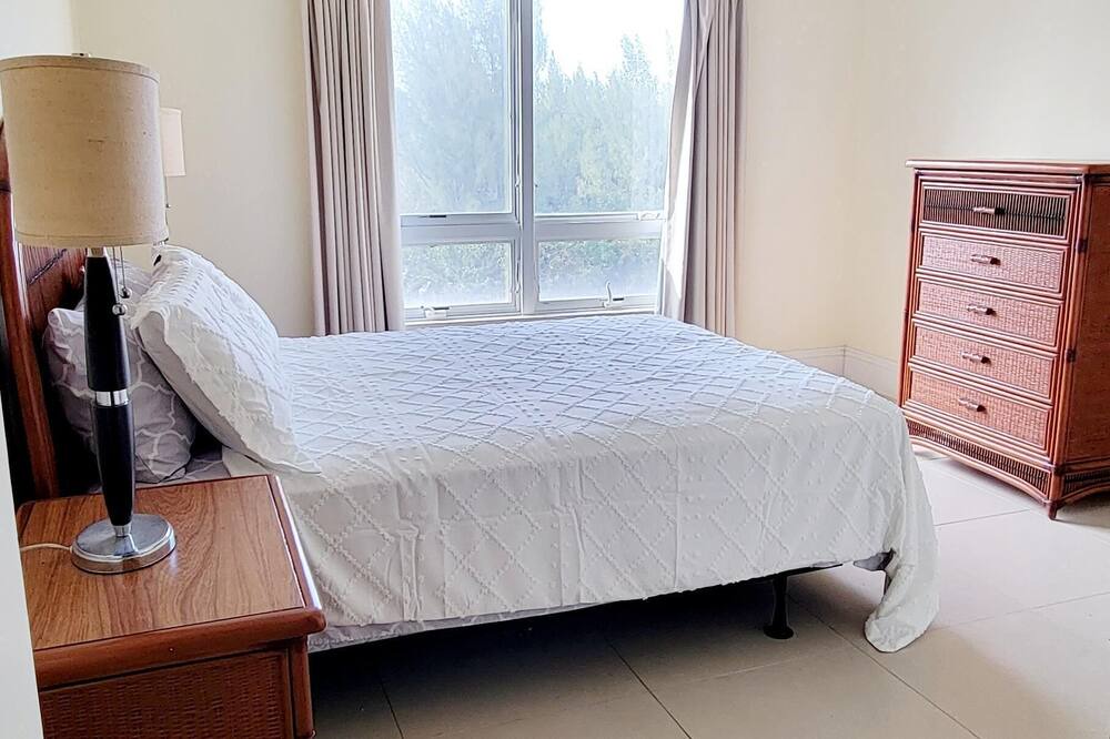 Photo of Bedroom in Bahamia West