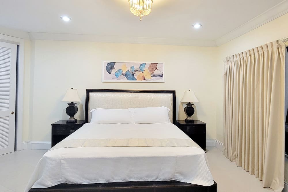 Photo of Bedroom in Bahamia West